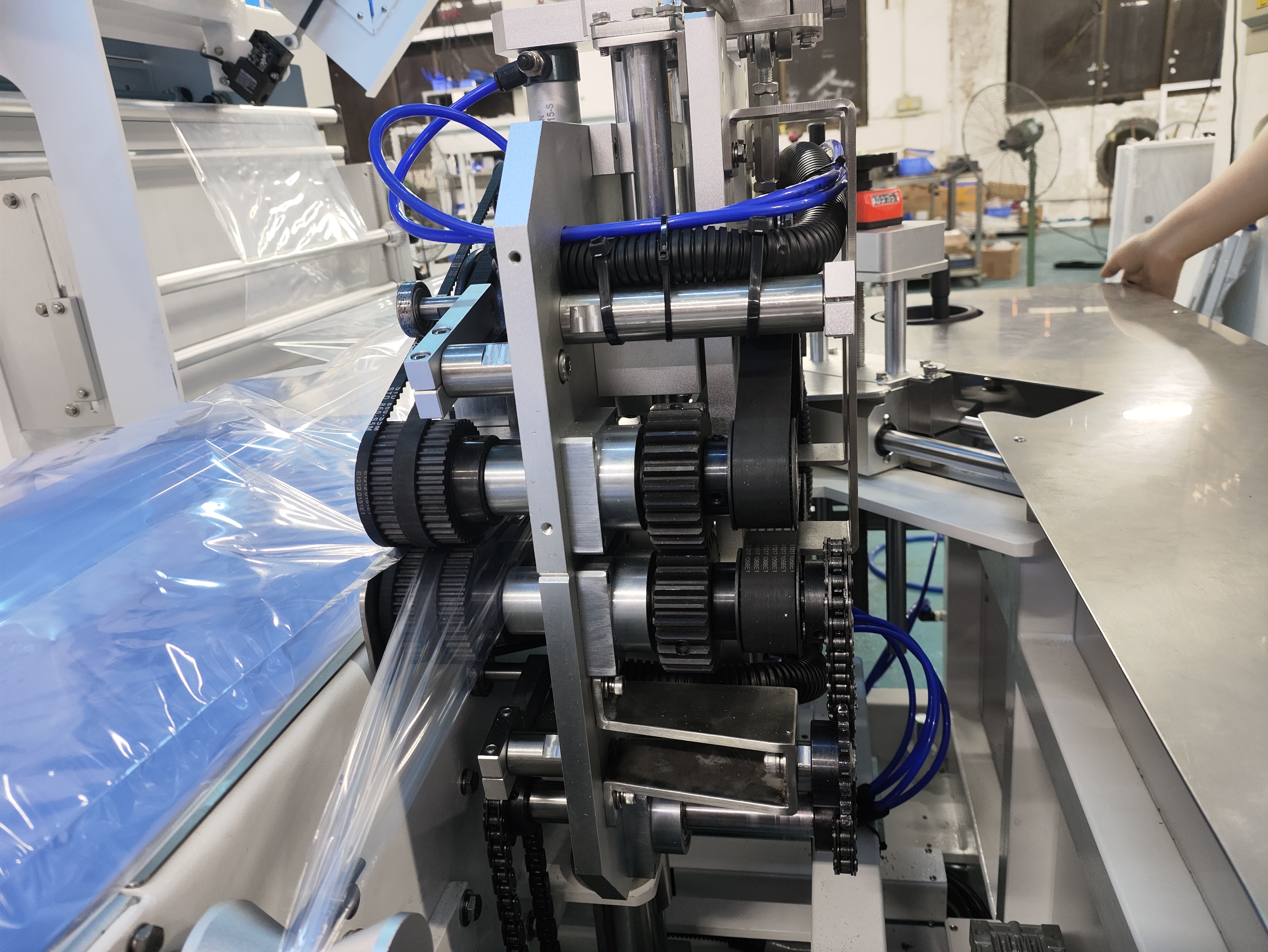 L801 High Performance Film Shrink Packaging Machine Automatic High Speed Cup Noodles Sealing Film Wrapping Machine with Shrink Tunnel