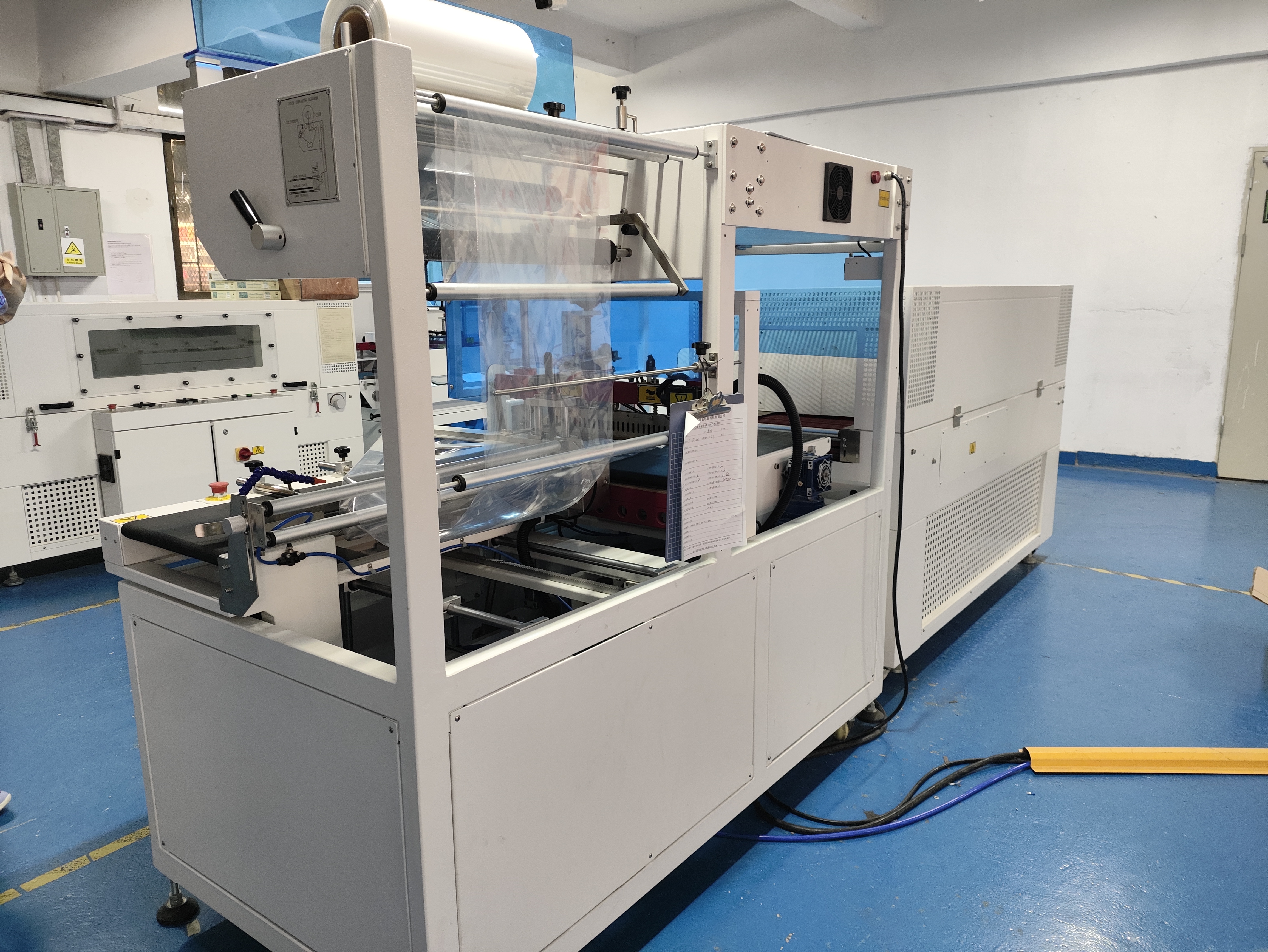 Full Automatic L726 High Speed Shrink Wrapper Packer Heat Shrink Wrapping Machine with Shrink Wrap Tunnel for Bottle Packing