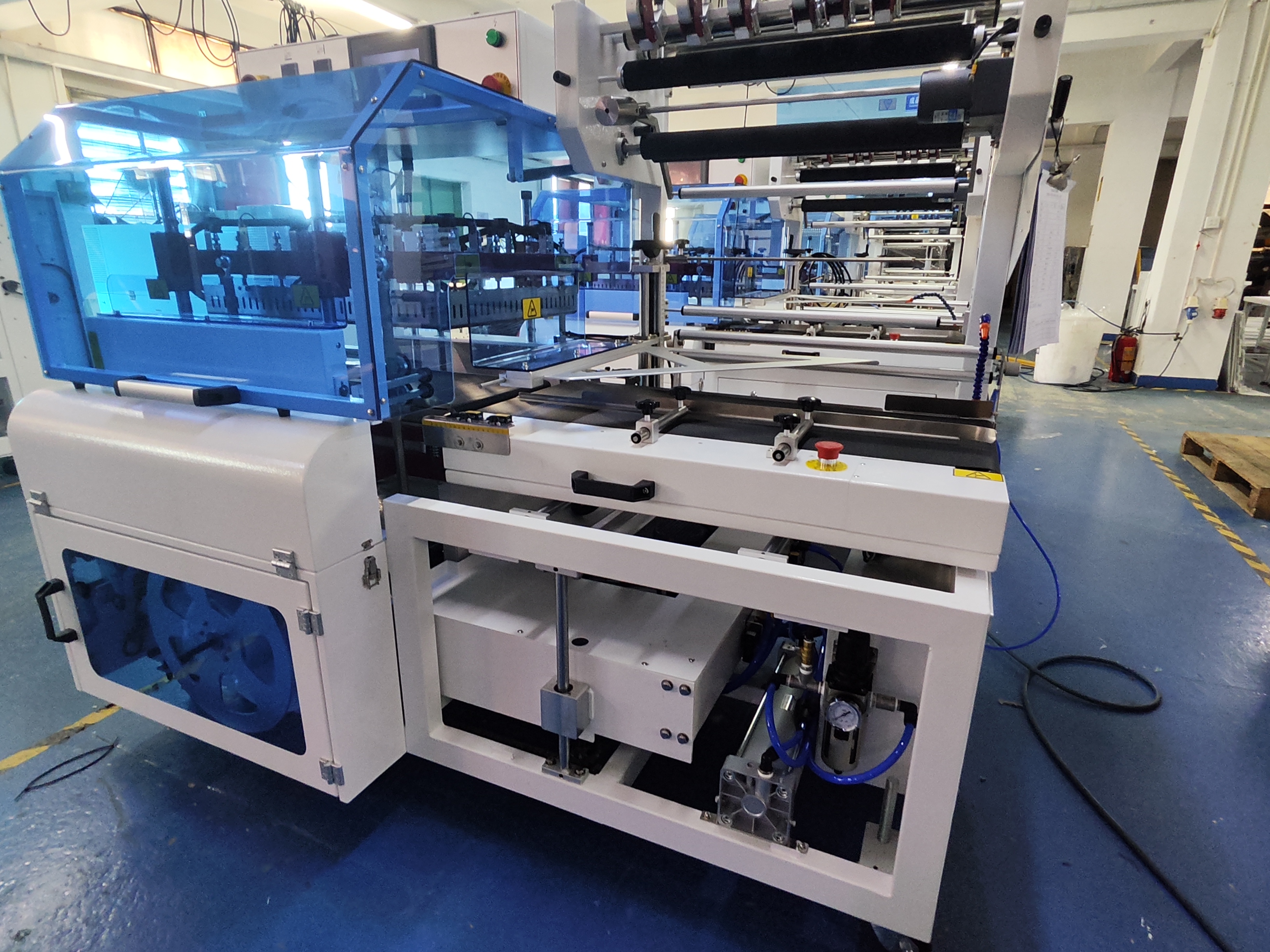 Automatic Shrink Wrapping Machine