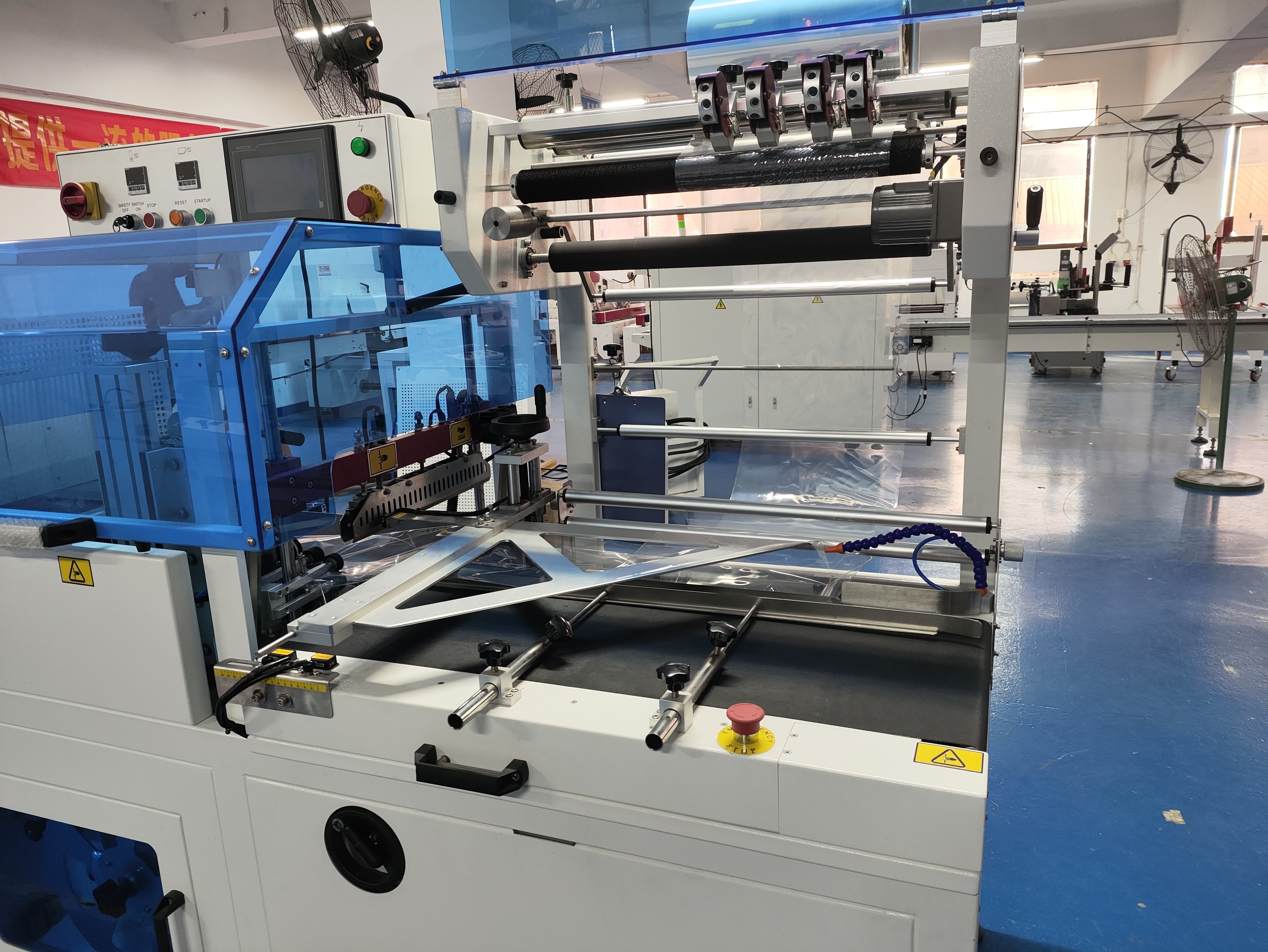 Shrink wrapping machine sealing mechanism comparison